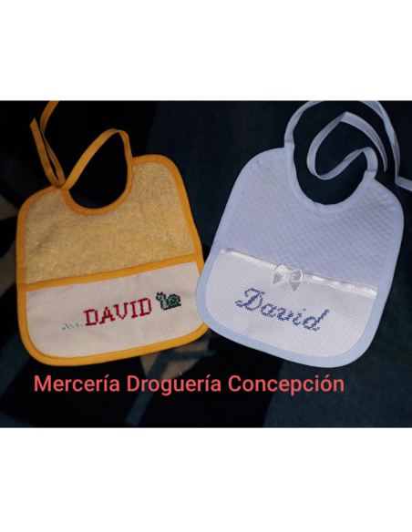 Babero Personalizado Letras Punto de Cruz | Regalo Bebé
